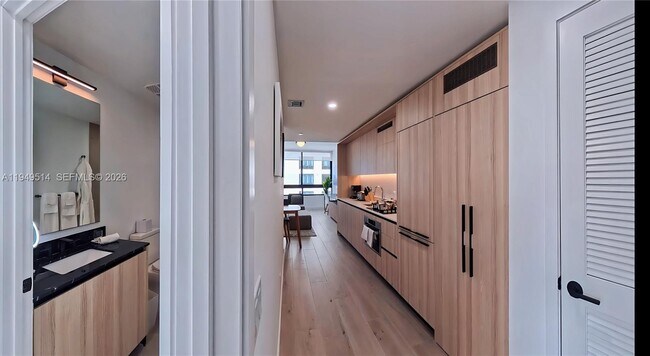 Building Photo - 225 N Miami Ave