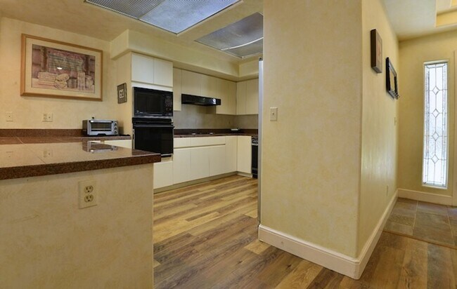 Building Photo - Incline Village: Condo - 2 Bedrooms, 2.5 Bathrooms, 1 Car Garage, Low Elevation, Walk to Lake.