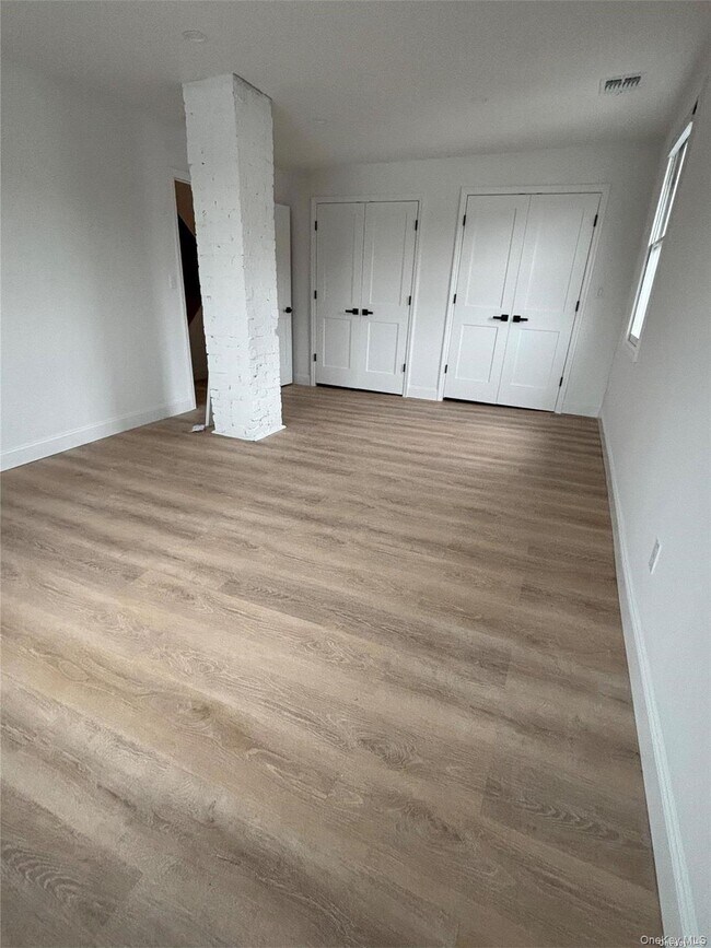 Building Photo - 1353 Old Northern Blvd