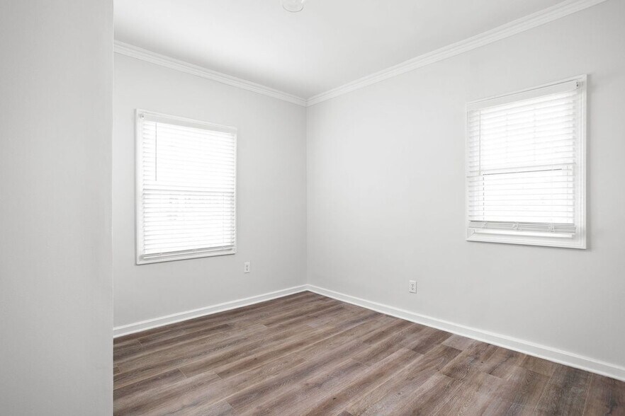 Building Photo - 4001 Broadway St