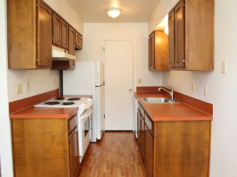 Building Photo - 3805-3805 SE Cesar Estrada Chavez Blvd