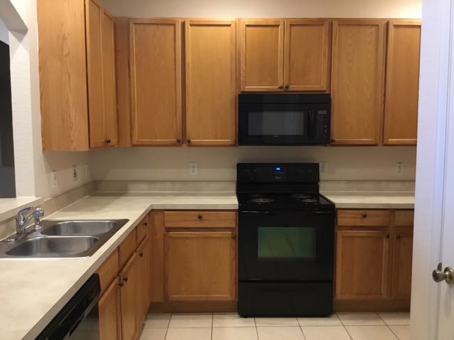 Building Photo - BEAUTIFUL 3 BEDFROOM, ,2.5 BATHROOMS TOWNH...