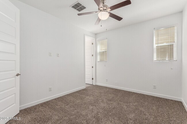 Building Photo - 7138 W Kent Dr