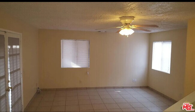 Building Photo - 519 Columbus St