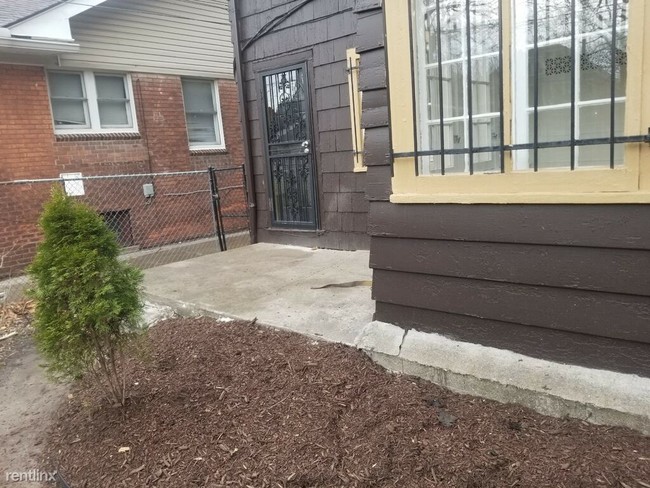 Building Photo - 3 br, 1.5 bath House - Russell Woods