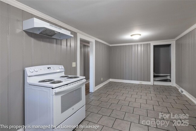 Building Photo - 757 S 5th St