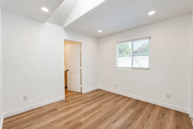 Building Photo - 5822 Virginia Pl