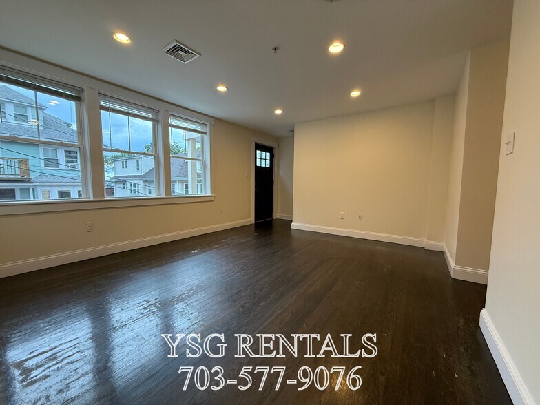 Building Photo - 24 Sunset St