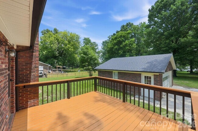 Building Photo - 6299 Spring Ct Ln
