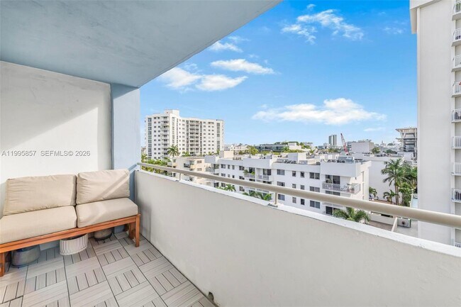 Building Photo - 1658 Bay Rd