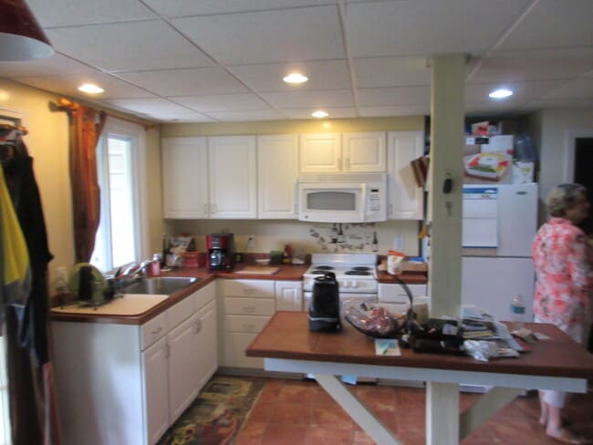 Building Photo - $1,300- 1 Bedroom, 1 Bathroom Cozy Unfurni...