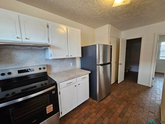 Building Photo - 723 N Avenue M