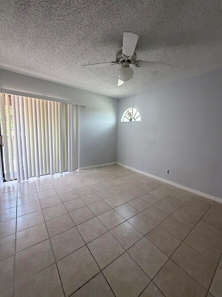 Building Photo - 3725 Village Dr