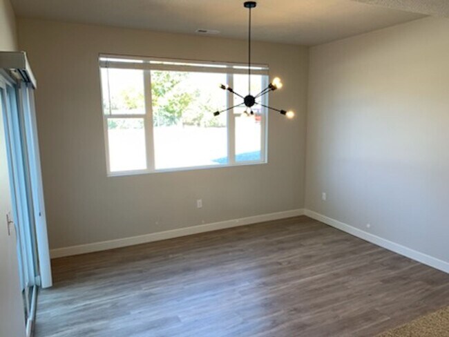 Building Photo - Spacious 4-Bedroom End-Unit Townhome with 2-Car Garage | Pet-Friendly | American Fork