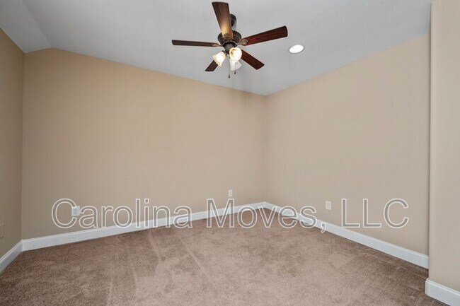 Building Photo - 213B Bell Heather Lane