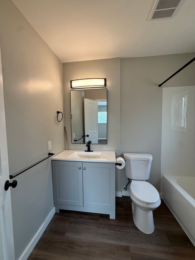 Building Photo - Centrally Located Single Story Updated Home
