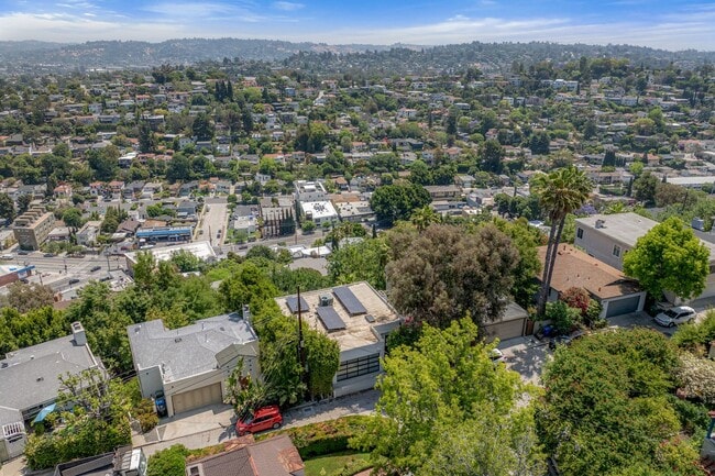 Building Photo - Architectural Contemporary with Panoramic ...