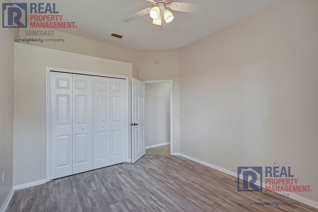 Building Photo - 652 Planters Manor Way