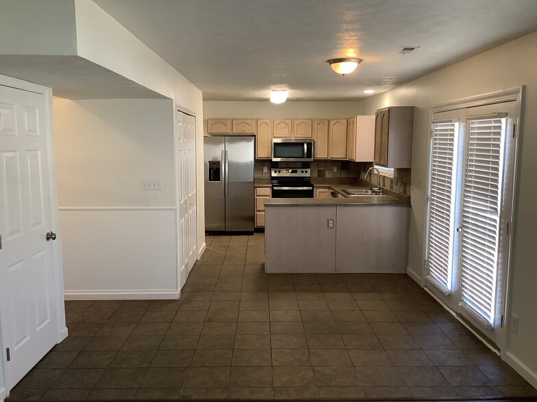 Building Photo - 2377 Ferndown Dr