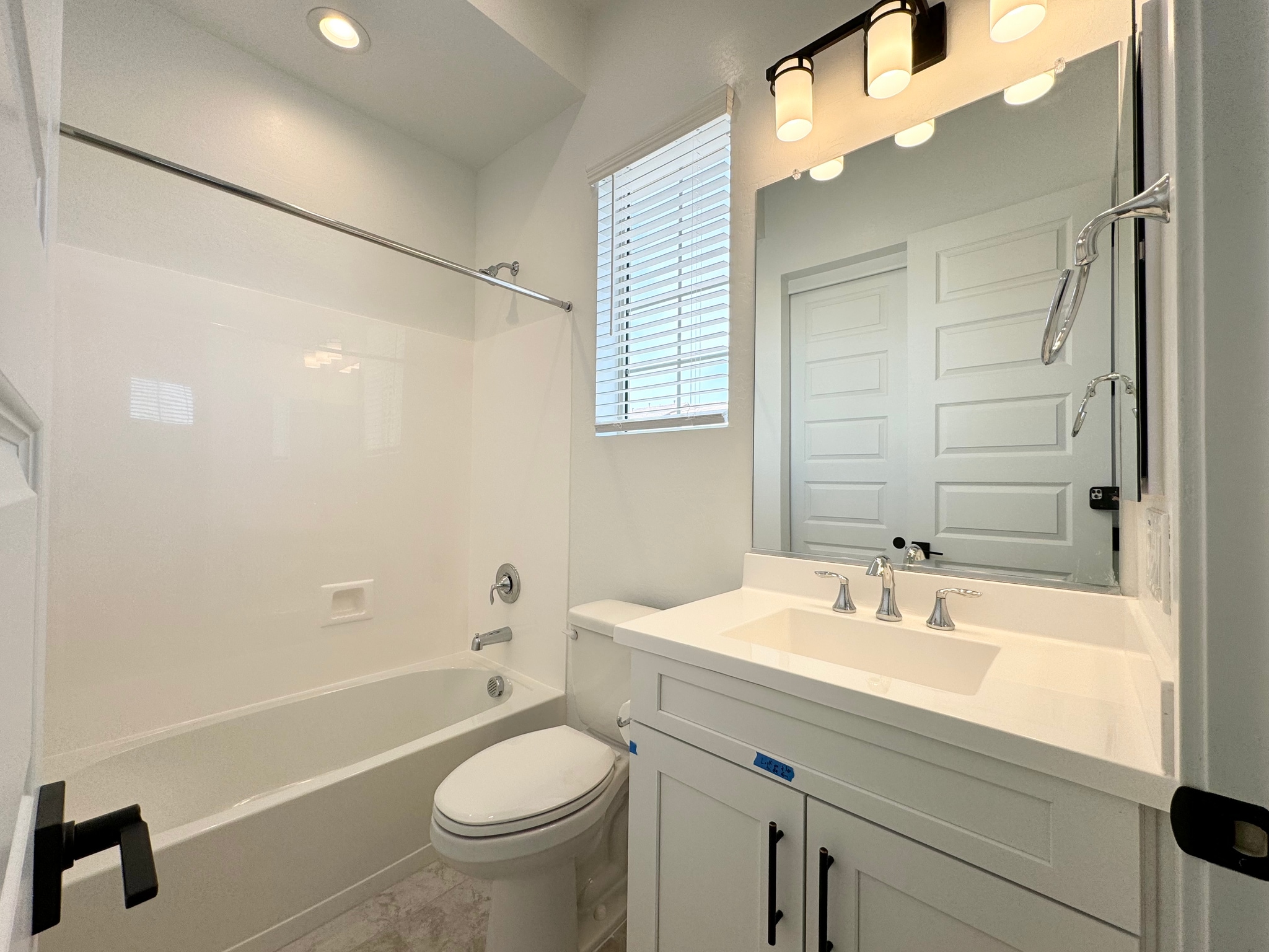 Building Photo - 8723 W Vista Ave