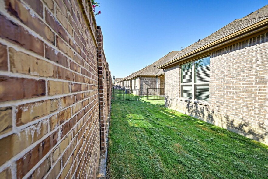 Building Photo - 4260 Mingo Dr