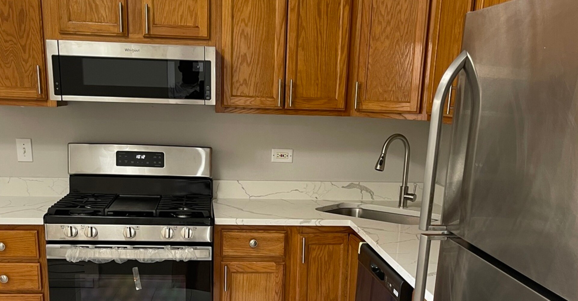 Building Photo - 1534 W Farwell Ave