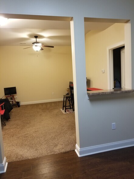 Building Photo - 406 Treyson Ln