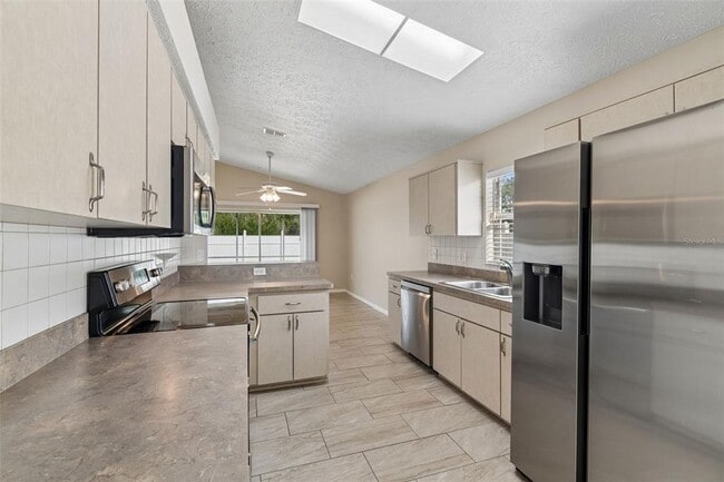 Building Photo - 7904 Floradora Dr