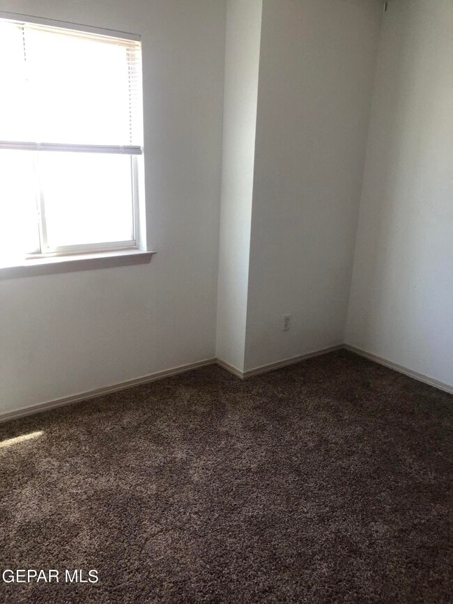 Building Photo - 409 Valle Fertil Dr