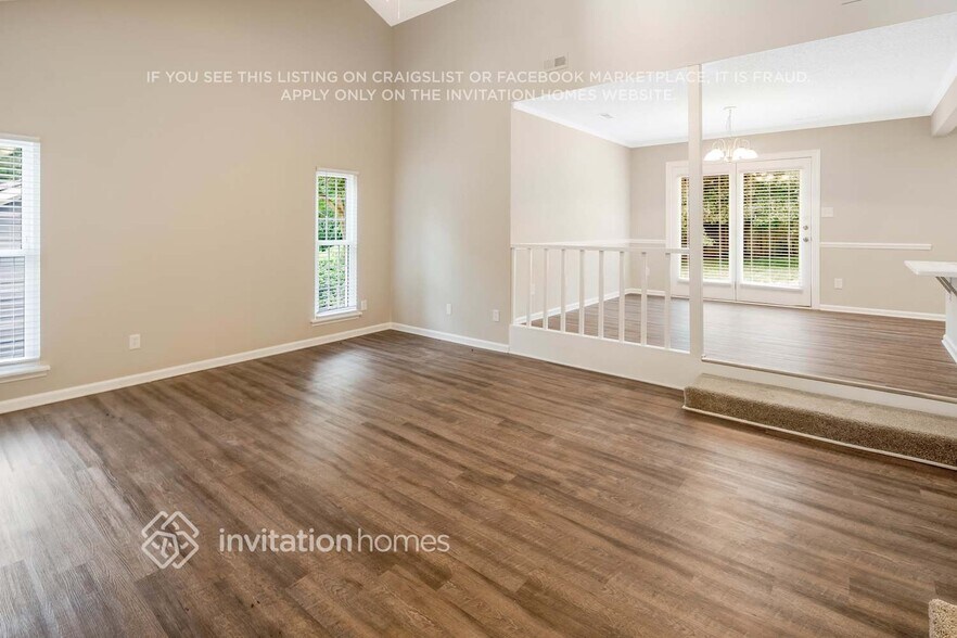 Building Photo - 10210 Camelback Cir