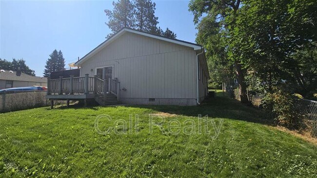 Building Photo - 3127 E 18th Ave