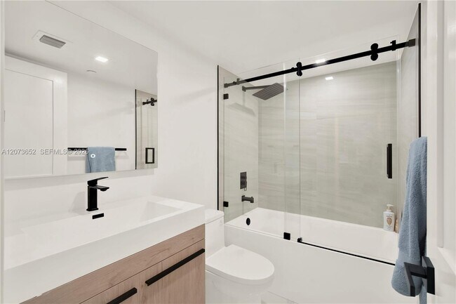Building Photo - 5757 Collins Ave