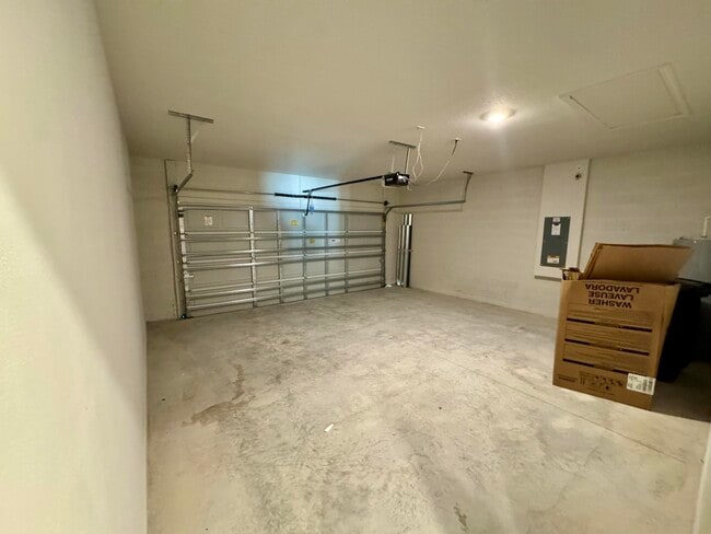 Building Photo - 490 Sea Spray Dr