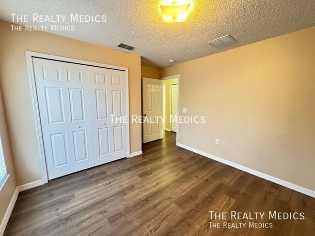 Building Photo - 321 Drum Ln