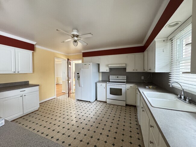 Building Photo - 1032 Belmorrow Dr
