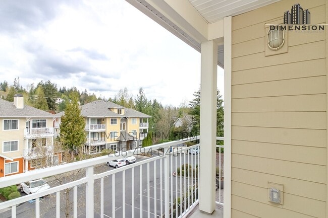 Building Photo - Beautifully Remodeled Studio in a Prime Lo...