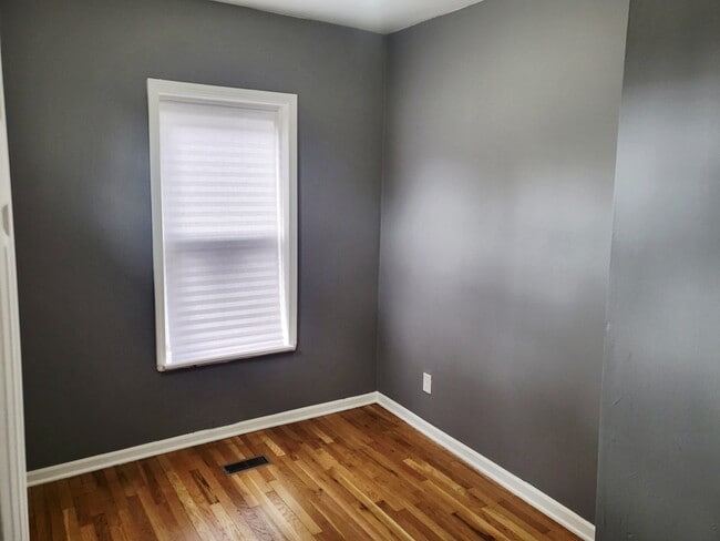 Building Photo - 2521 E 72nd Pl