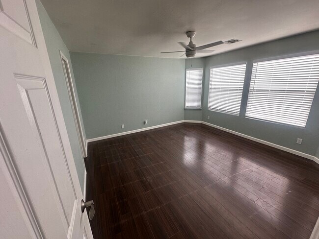 Building Photo - 9322 E 92nd St S