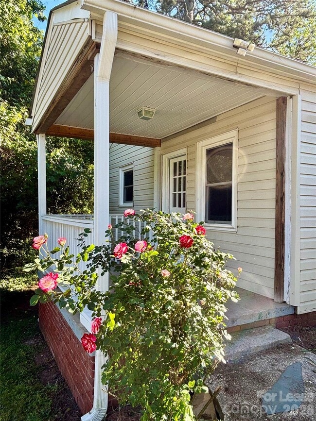 Building Photo - 2565 Brentwood Pl