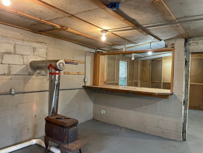 Building Photo - 3826 Dyches Rd