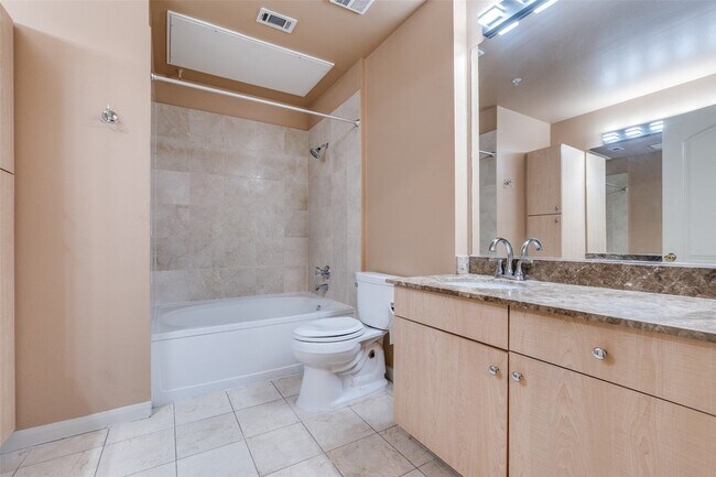 Building Photo - 3225 Turtle Creek Blvd