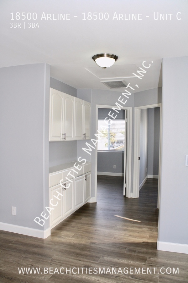 Building Photo - Completely Remodeled 3 Bed, 2 Bath Town Ho...