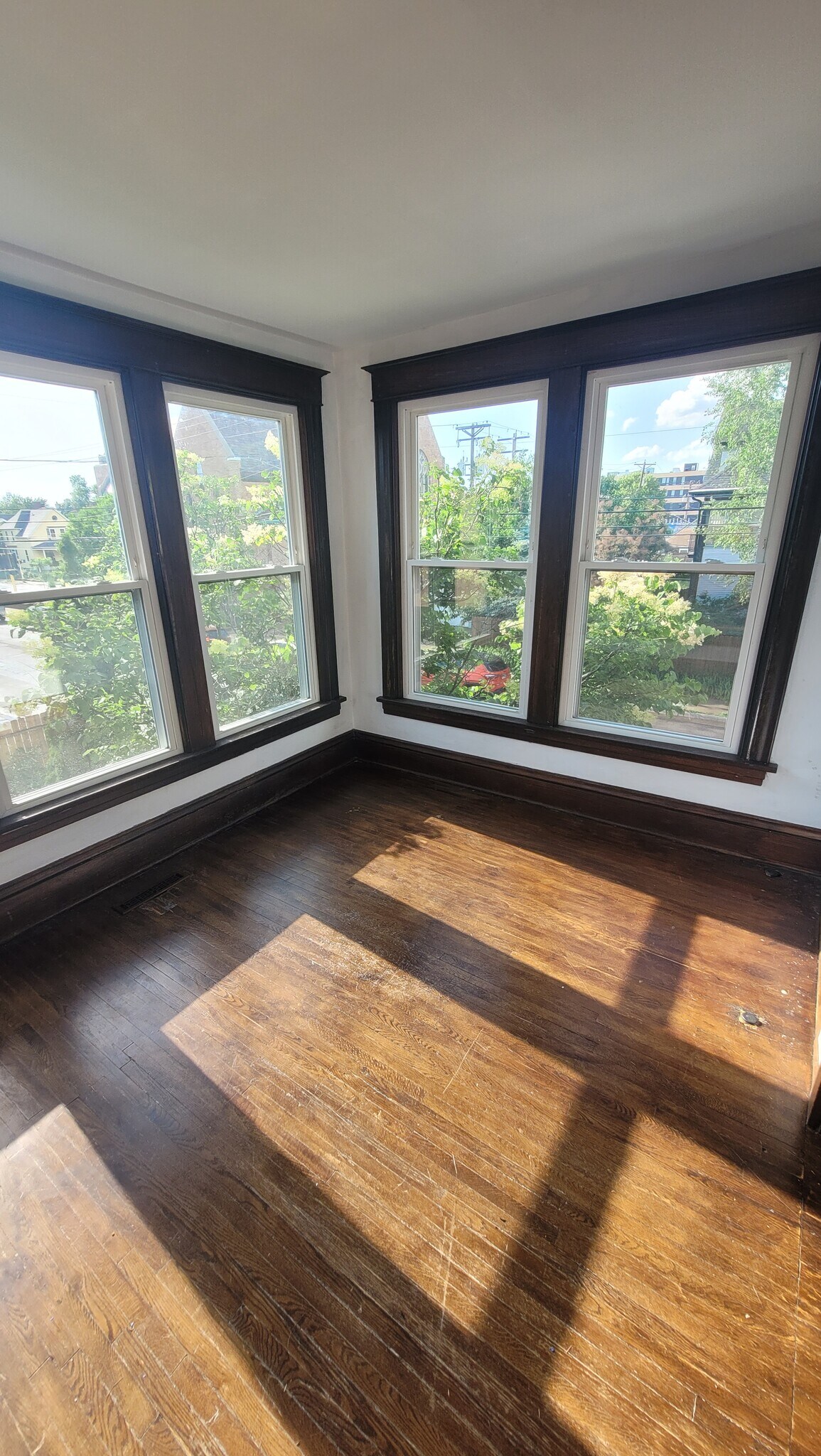 Sunroom - 3100 Elliot Avenue