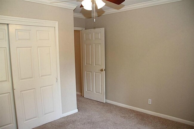 Building Photo - 1220 Ashland St