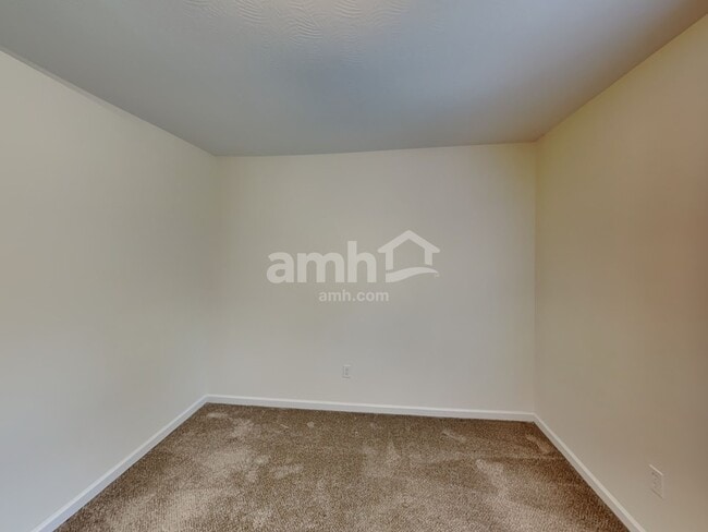 Building Photo - 320 Abbey Ave