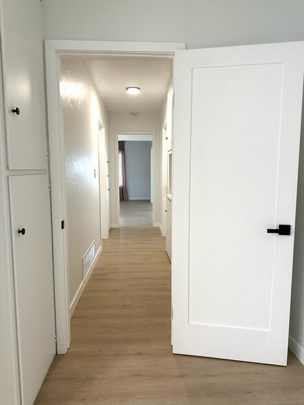 Building Photo - 3881 Ecochee Ave