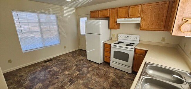 Building Photo - 2 bedroom 1.5 bath Home for Rent, Great Sp...