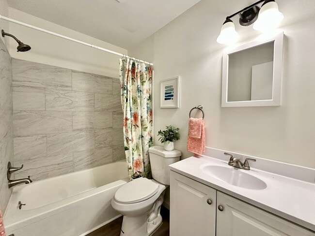 Building Photo - Updated & READY NOW!! A 3-Bedroom Great Neck Home! Excellent Schools! All Appliances Convey!