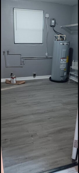 Laundry Room - 523 Oak Ave