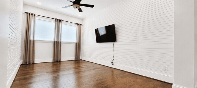 Building Photo - 2418 Sandhill Crest Ln